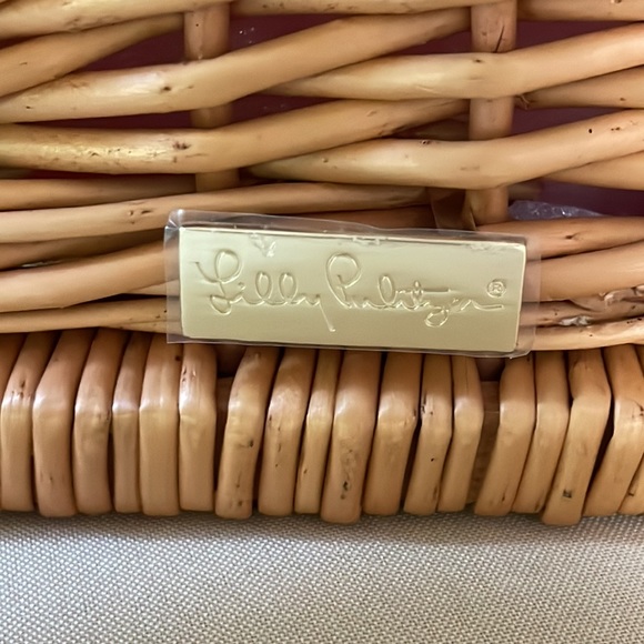 Lilly Pulitzer Wine Basket with Glasses and Wine Bottle Stopper, New Condition - Picture 9 of 11